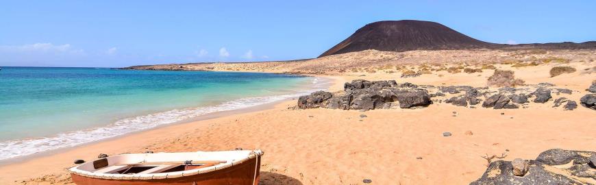 Een bootje op Lanzarote